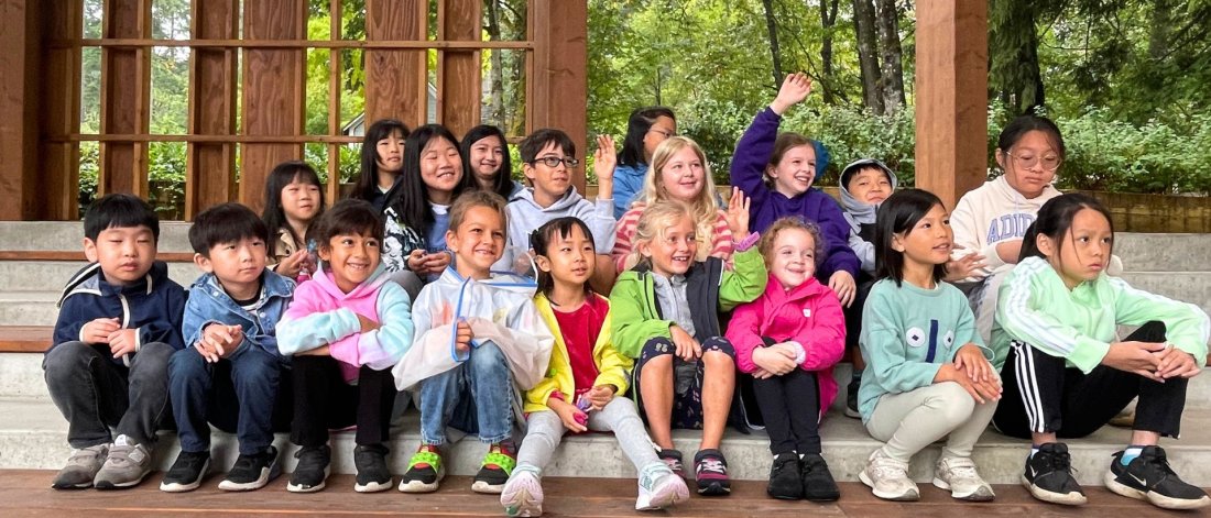 Kids sitting inside Totest Aleng
