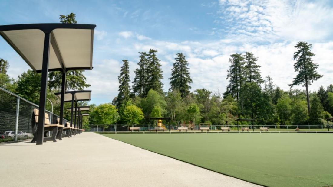 Lawn bowling turf and benches 