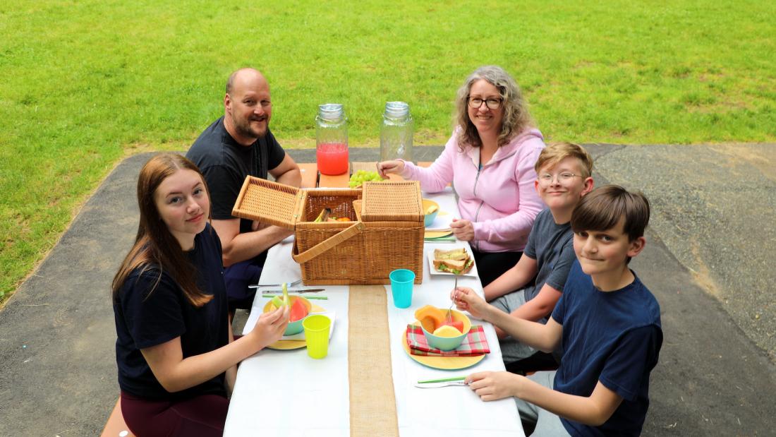 Family having a sustainable picnic