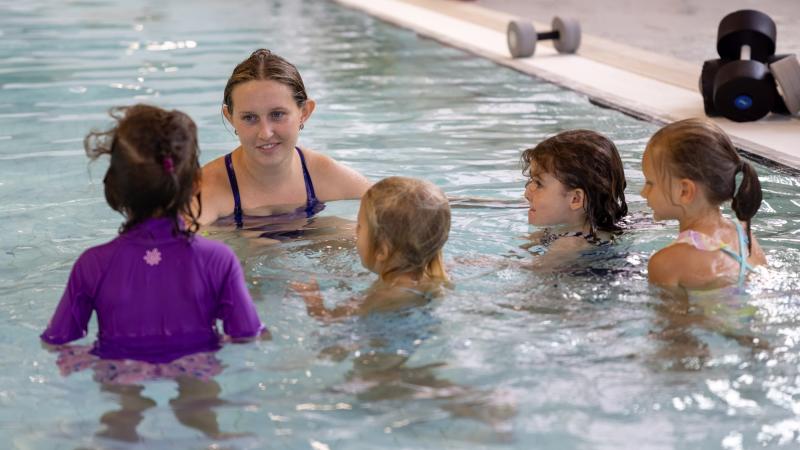 swim instructor in water with kids