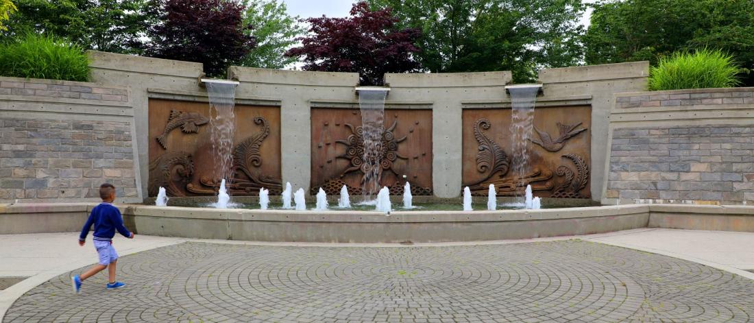 A large fountain with terracotta artistic features