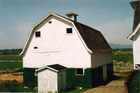 Hillside Farm Small Gambrel Barn